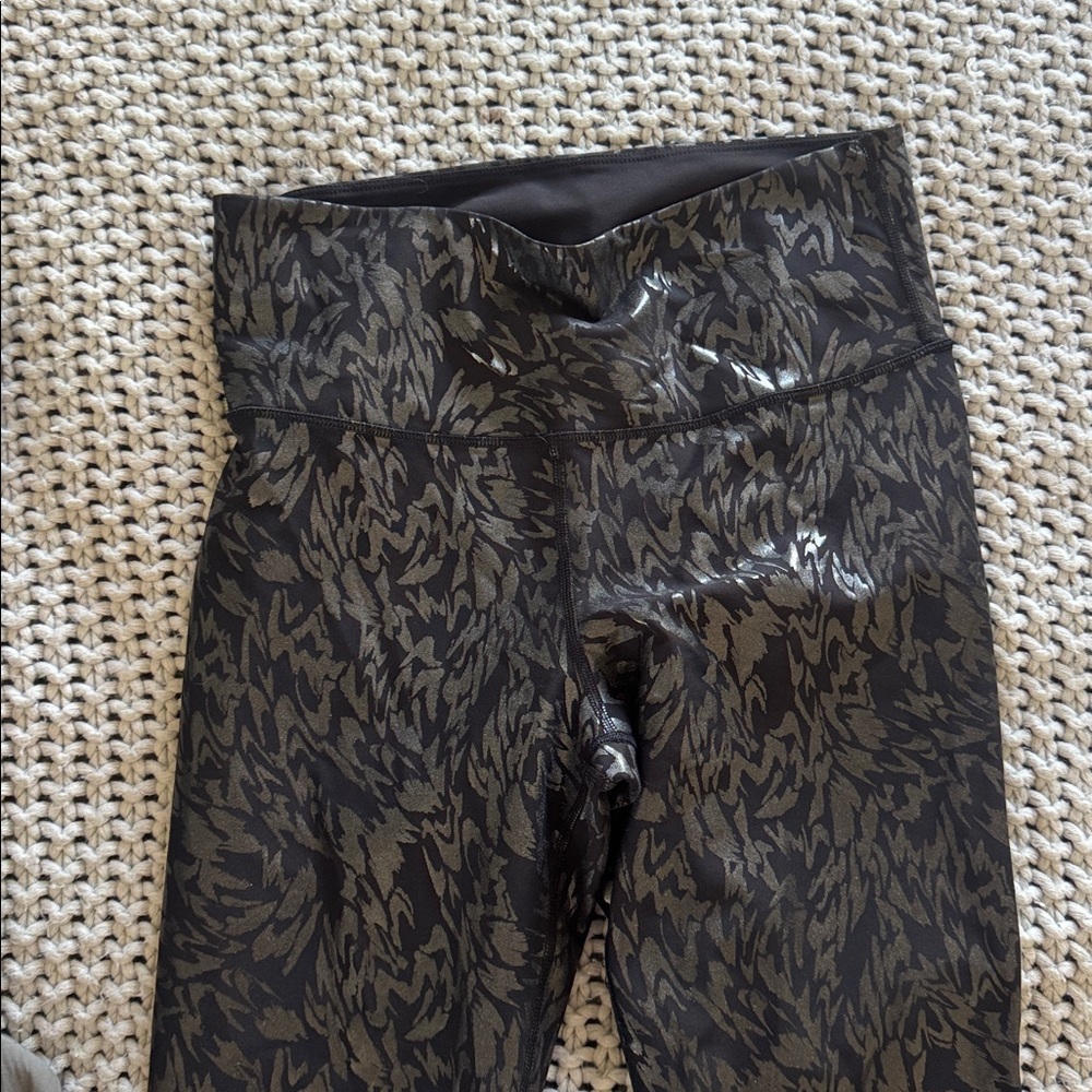 Old navy high rise- Black and Silver Patterned Leggings